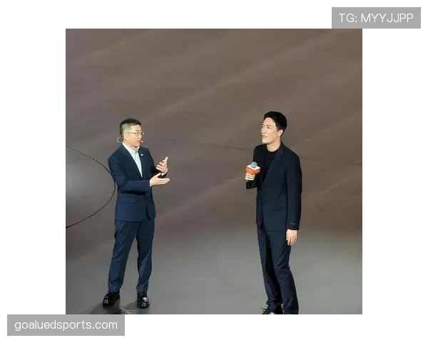 刘翔随手一条朋友圈把豪宅滤镜开满,我看抱枕都怀疑自己是不是走错片场 刘翔随手一条朋友圈把豪宅滤镜开满,我看抱枕都怀疑自己是不是走错片场