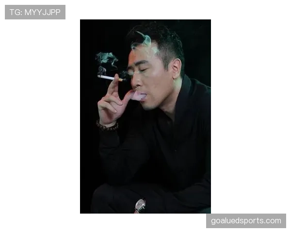 崔家溪训练日像隔壁大哥,朋友圈却全是豪宅名表,这反差真让人懵 崔家溪训练日像隔壁大哥,朋友圈却全是豪宅名表,这反差真让人懵