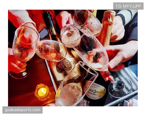 拉菲尼亚这训练完直接去夜店蹦迪的节奏，真不怕教练骂？