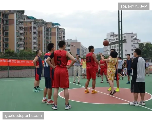 深度解析篮球赛中的界外球规则:发球与判罚要点 深度解析篮球赛中的界外球规则:发球与判罚要点