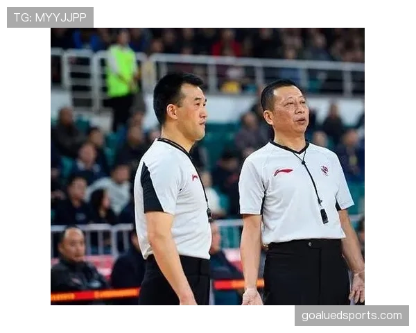 犯规判定规则详解:关键判罚标准与裁判执法原则 犯规判定规则详解:关键判罚标准与裁判执法原则